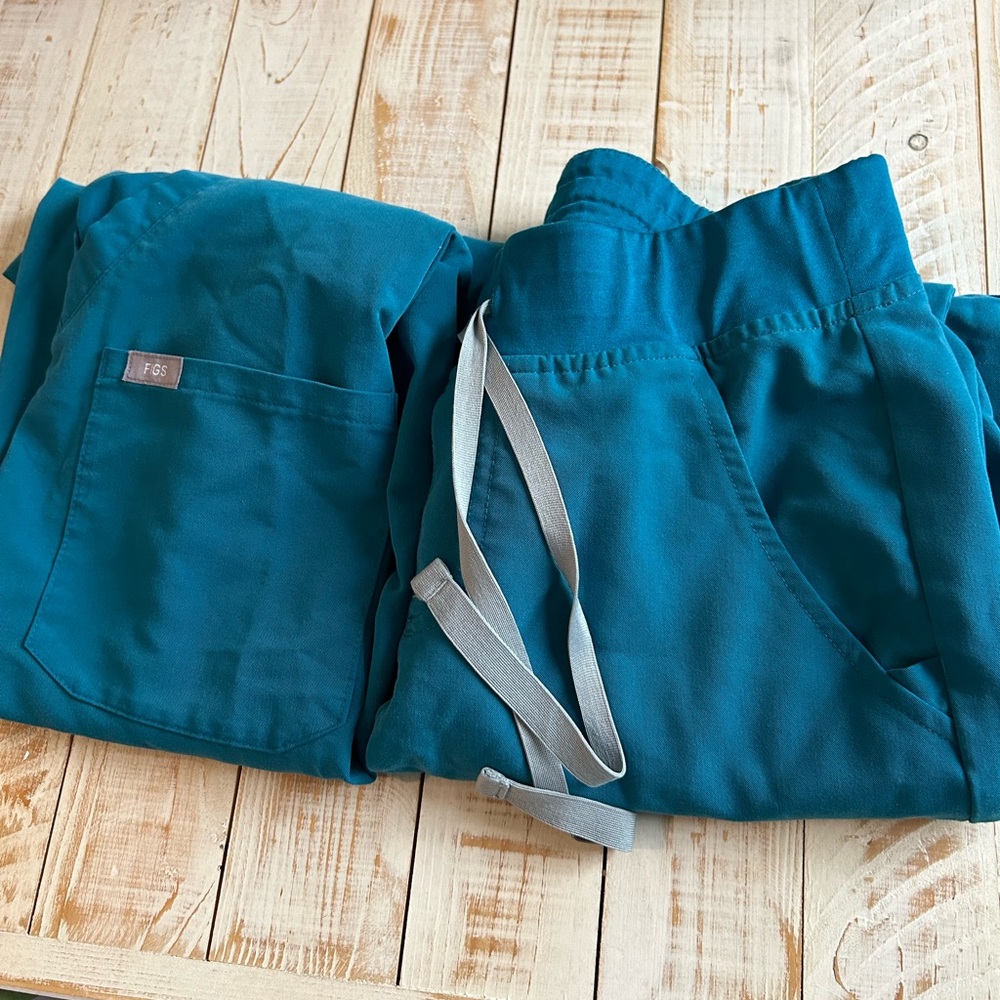 caribbean blue Zamora Jogger Scrub Pants XS/P Catarina One-Pocket Scrub Top XS